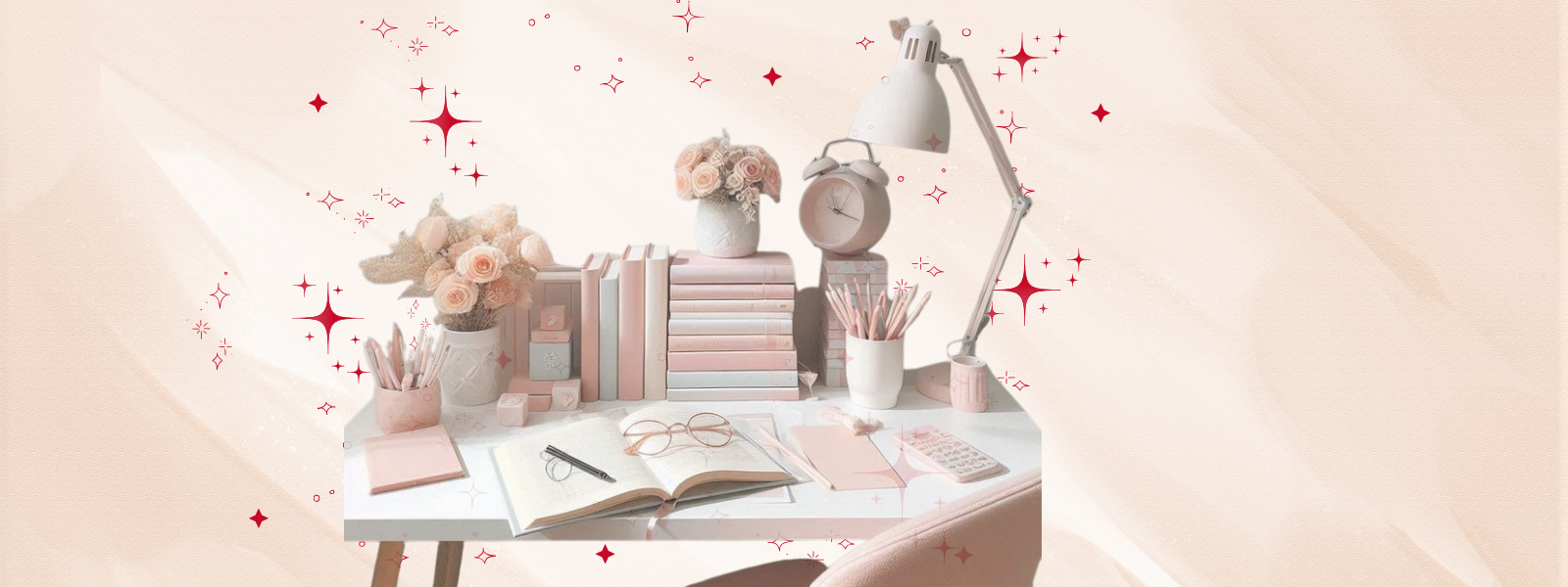 Escritorio decorado con libros, flores, papelería rosa y elementos de organización. Inspira tu entorno creativo con objetos bonitos y funcionales.